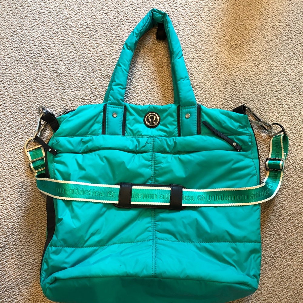 Lululemon Fast in Flight Bag in ocean!